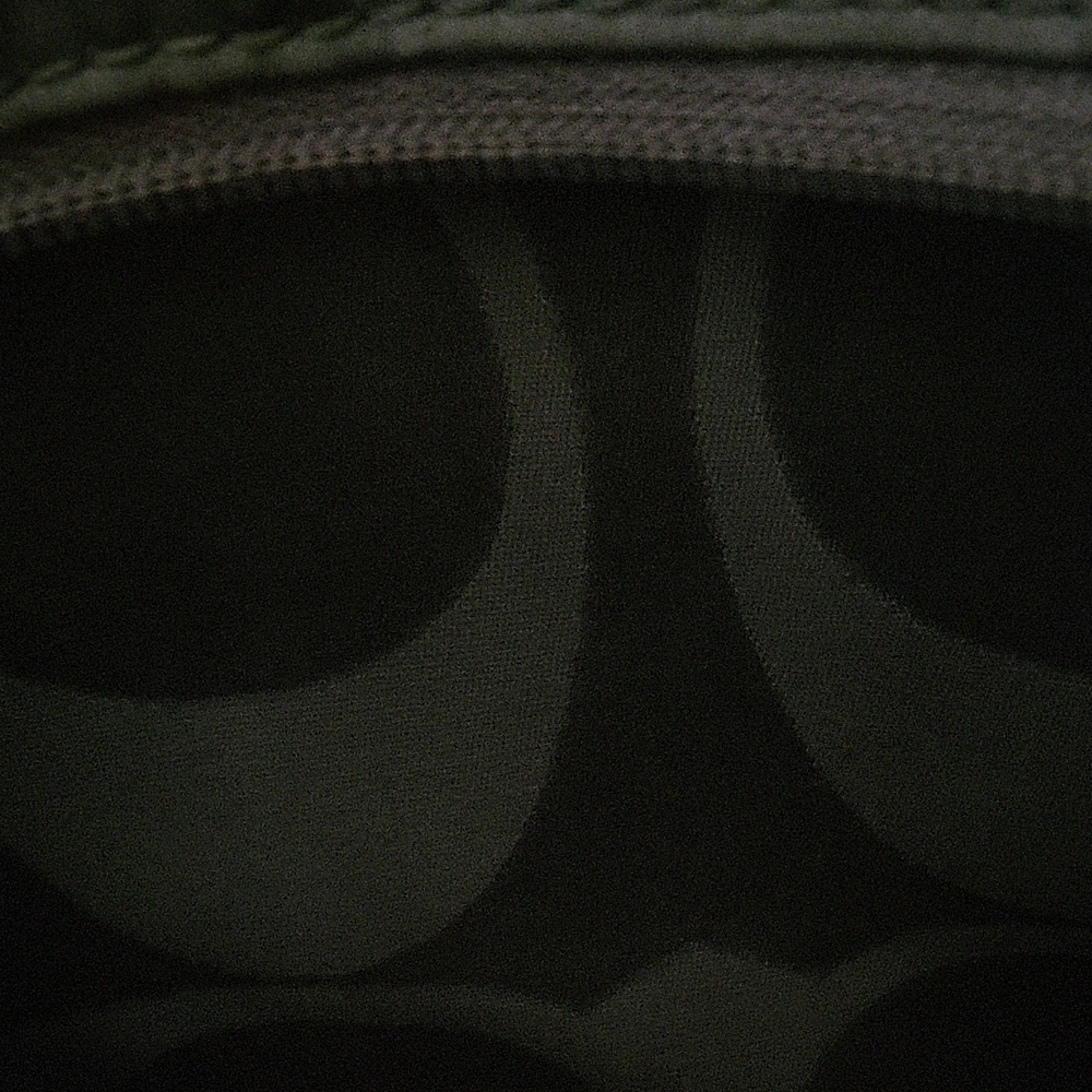 Coach Black Messenger Bag with Adjustable Strap and Utilitarian Design - Picture 5 of 7
